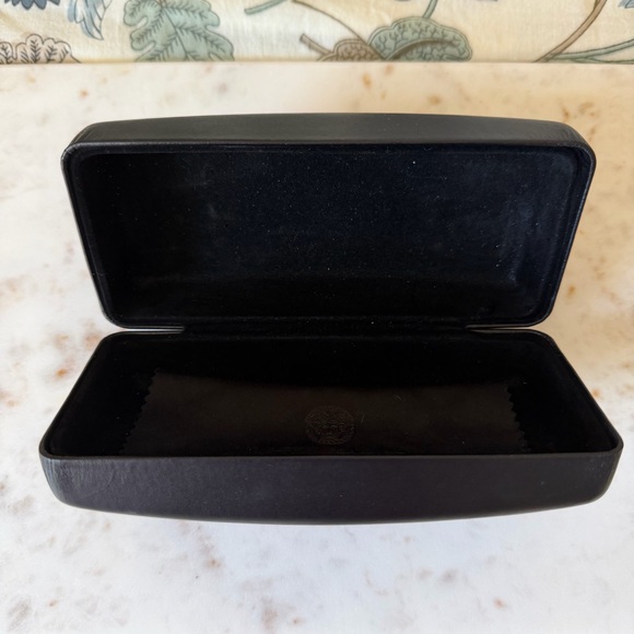 Chic Black Versace Sunglasses - Picture 7 of 7